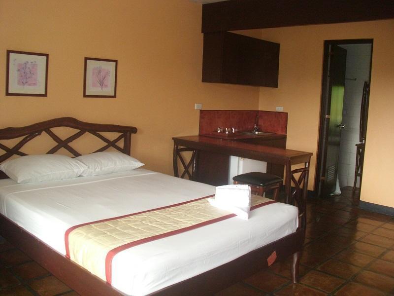 Graceland Estates And Country Club Hotell Lucena Exteriör bild